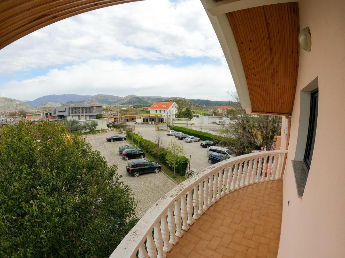 Hotel Hasmegaj Mahall' e Kryethuit Екстериор снимка