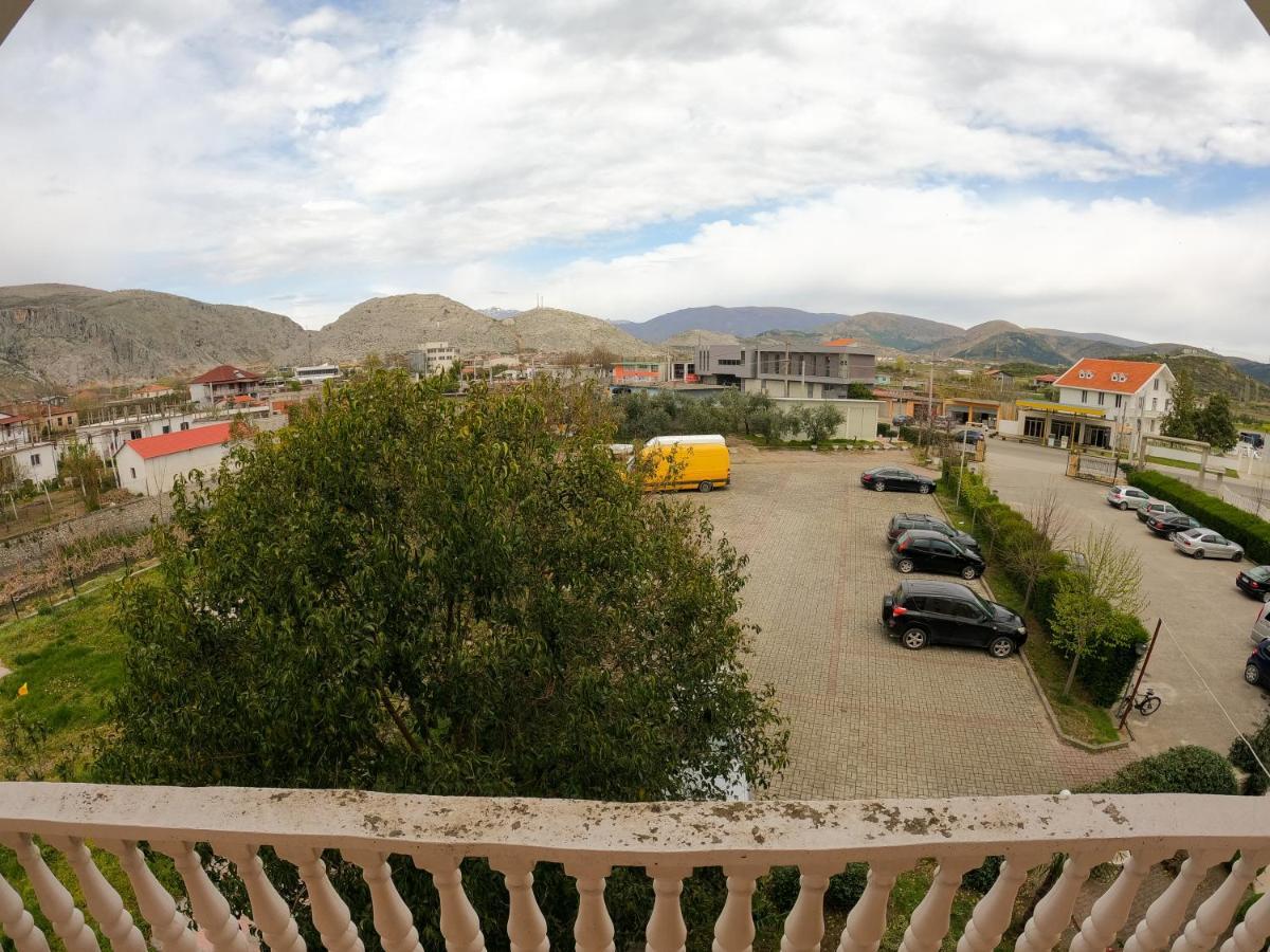 Hotel Hasmegaj Mahall' e Kryethuit Екстериор снимка