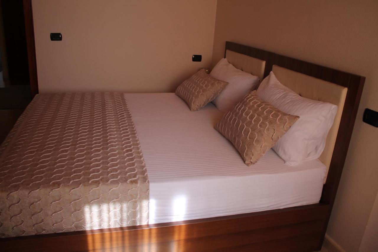 Hotel Hasmegaj Mahall' e Kryethuit Екстериор снимка