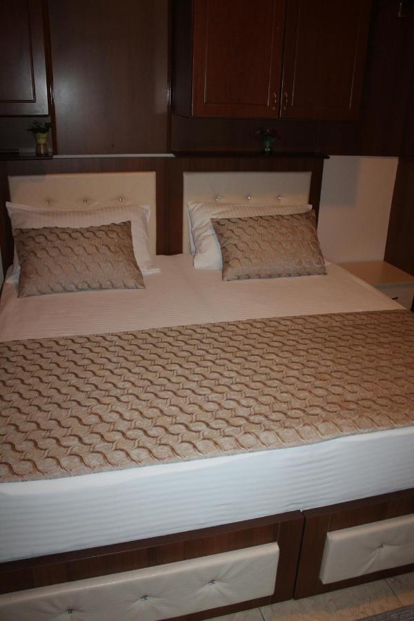 Hotel Hasmegaj Mahall' e Kryethuit Екстериор снимка