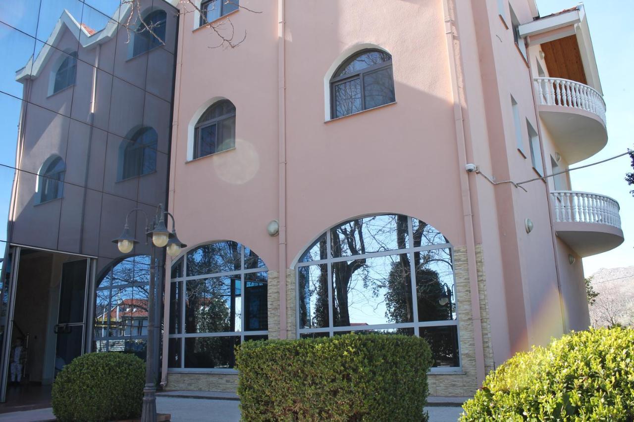 Hotel Hasmegaj Mahall' e Kryethuit Екстериор снимка
