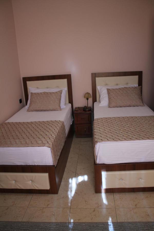 Hotel Hasmegaj Mahall' e Kryethuit Екстериор снимка