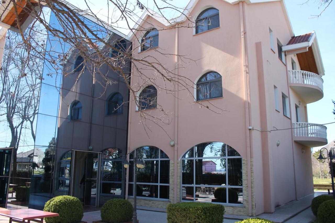 Hotel Hasmegaj Mahall' e Kryethuit Екстериор снимка