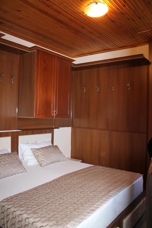 Hotel Hasmegaj Mahall' e Kryethuit Екстериор снимка
