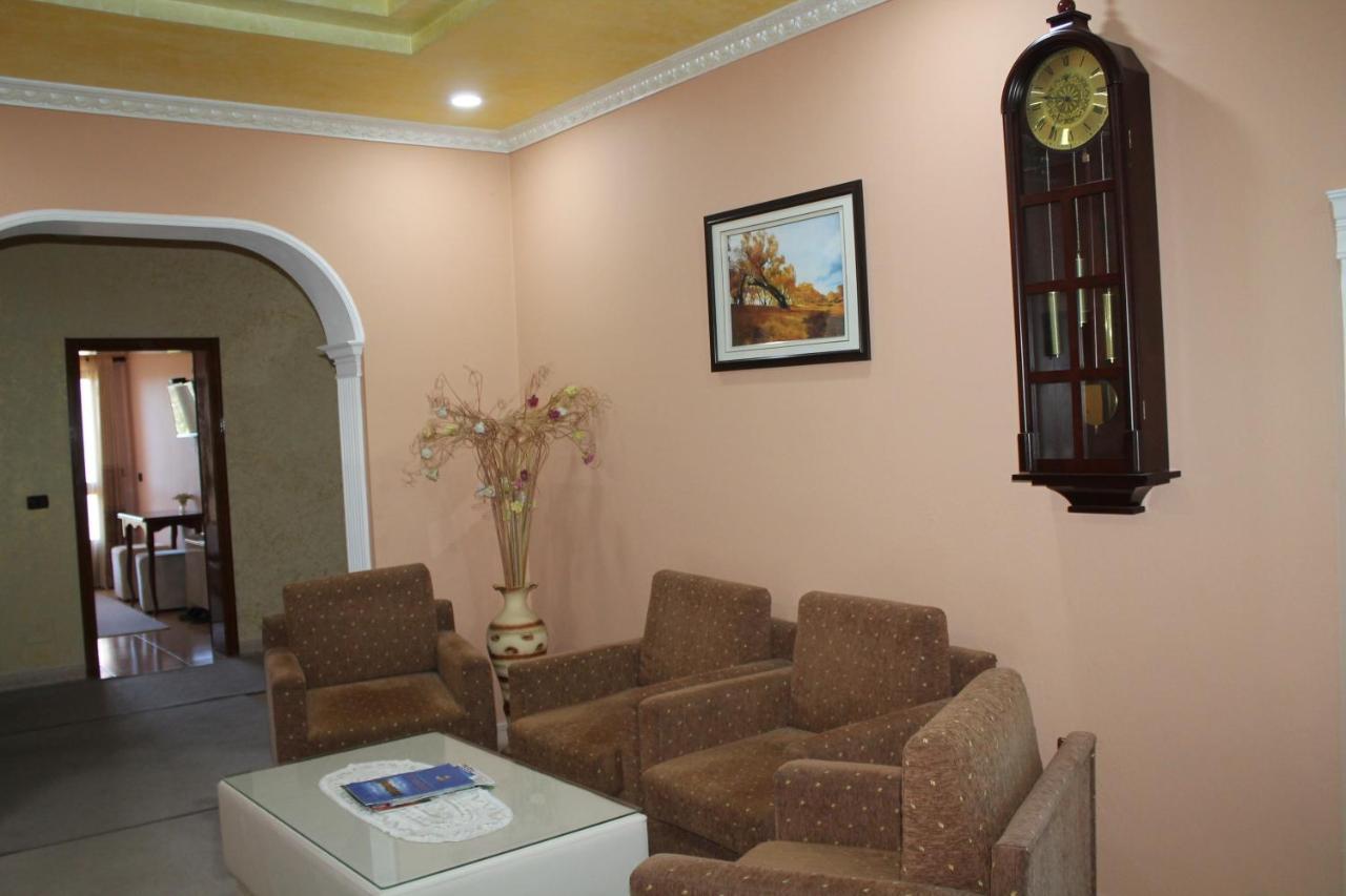 Hotel Hasmegaj Mahall' e Kryethuit Екстериор снимка