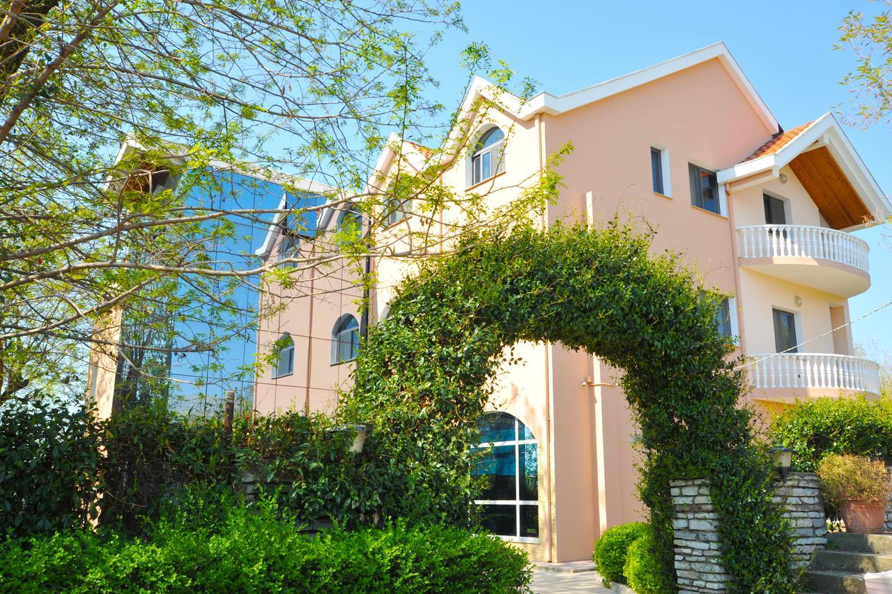 Hotel Hasmegaj Mahall' e Kryethuit Екстериор снимка