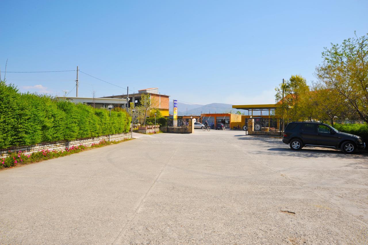 Hotel Hasmegaj Mahall' e Kryethuit Екстериор снимка