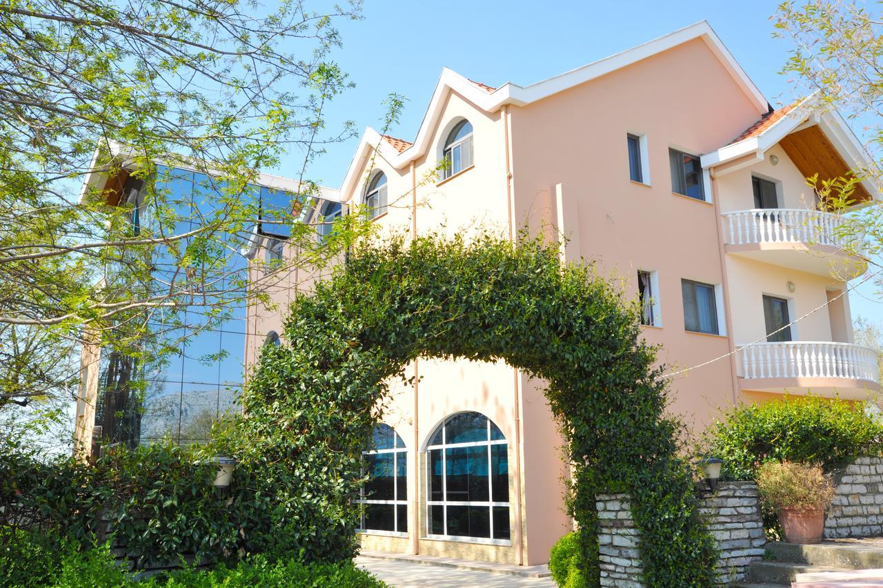 Hotel Hasmegaj Mahall' e Kryethuit Екстериор снимка